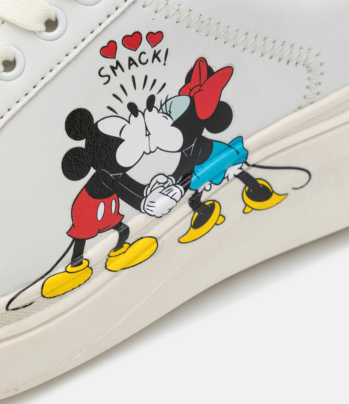 Moa concept mickey and minnie kiss
